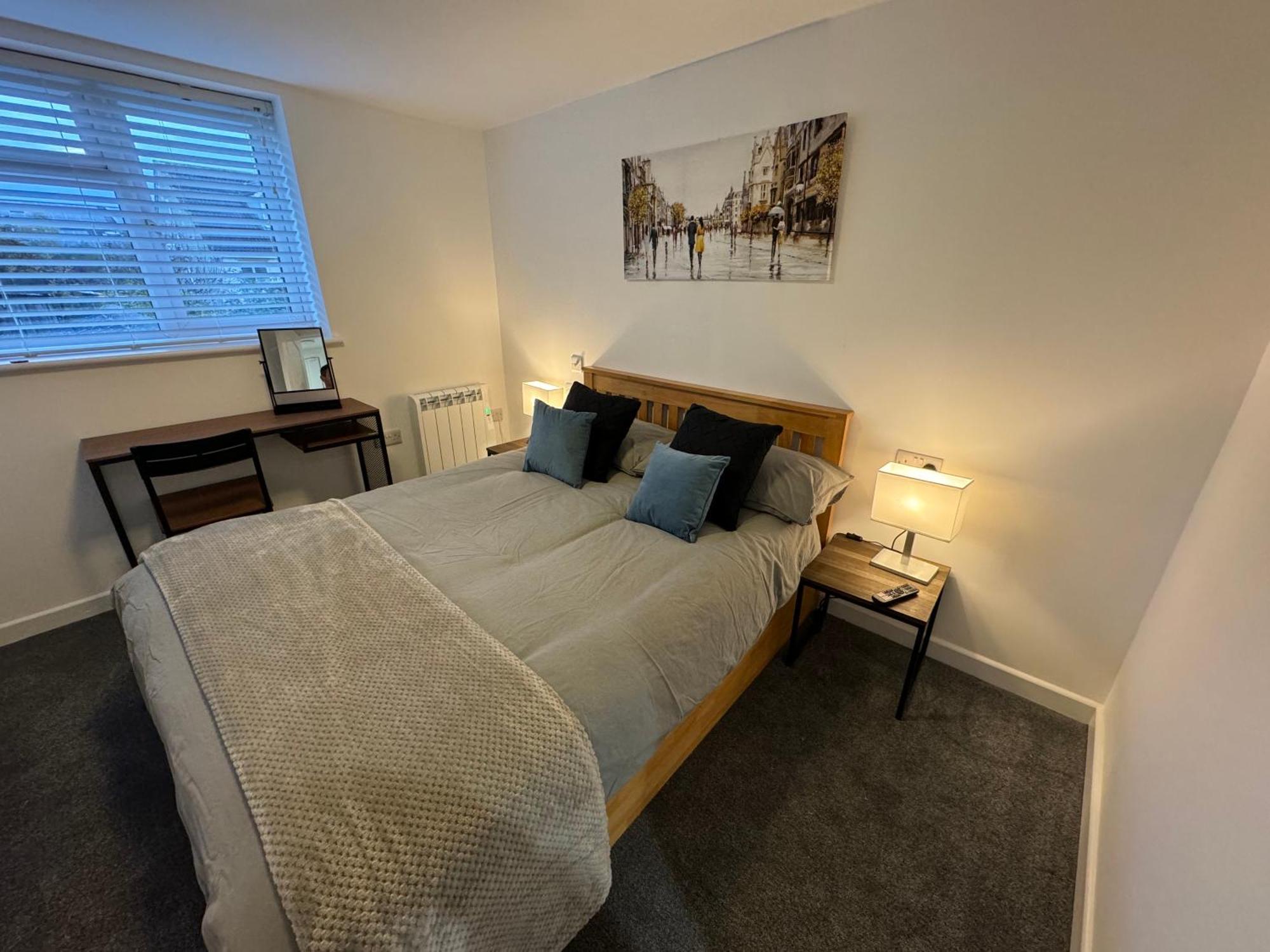 Modern 1 Bed Apartment With Car Parking Bitton Exterior photo
