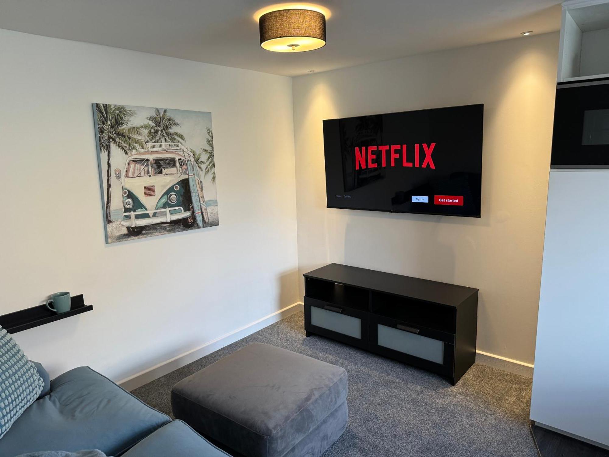 Modern 1 Bed Apartment With Car Parking Bitton Exterior photo